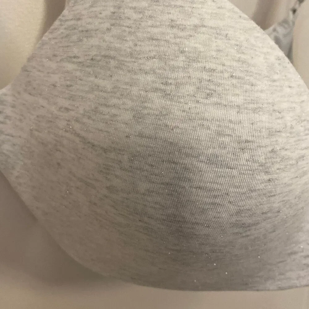 Victoria’s Secret T-shirt lightly lined wireless bra, size 38DD